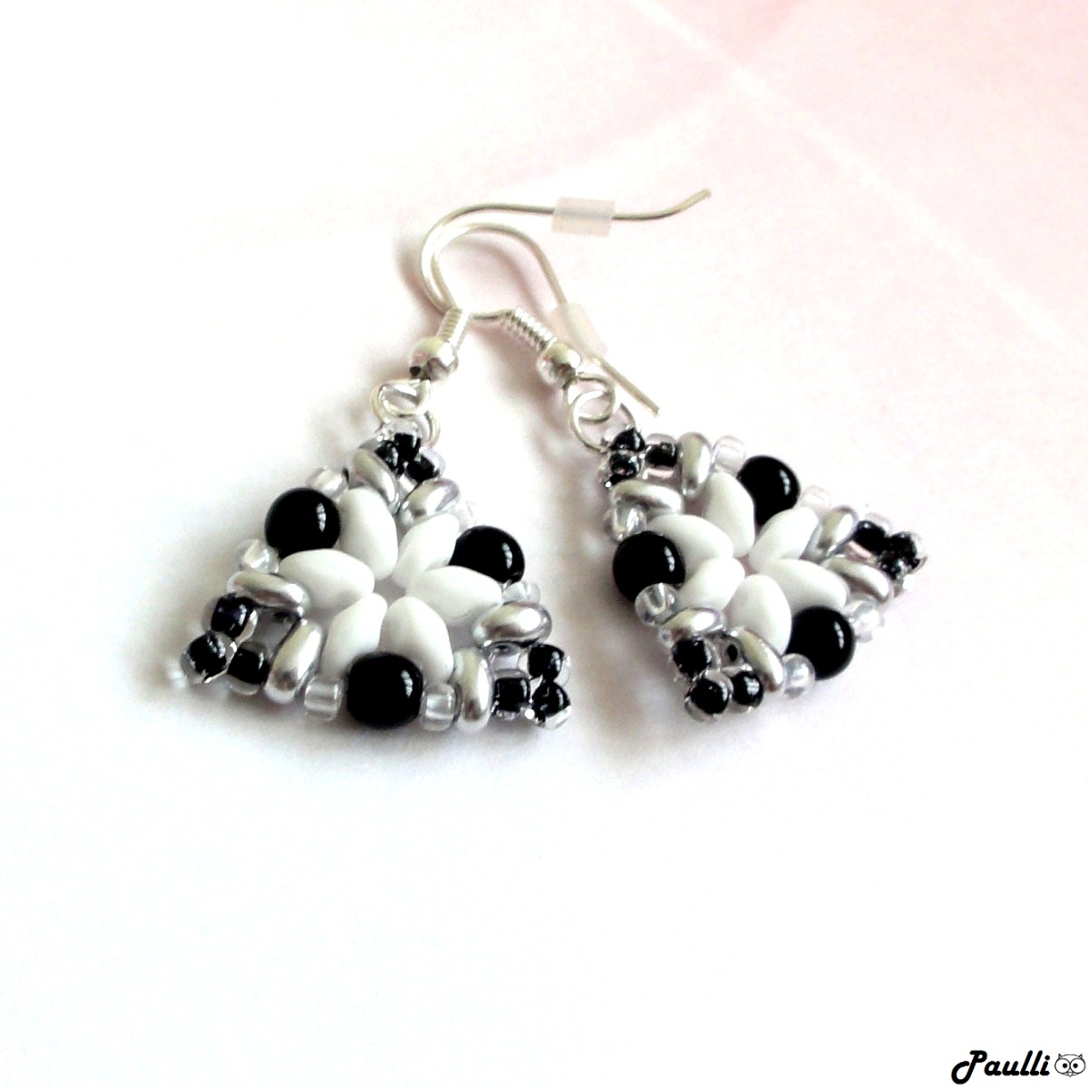 Harmonie s bílou a černou