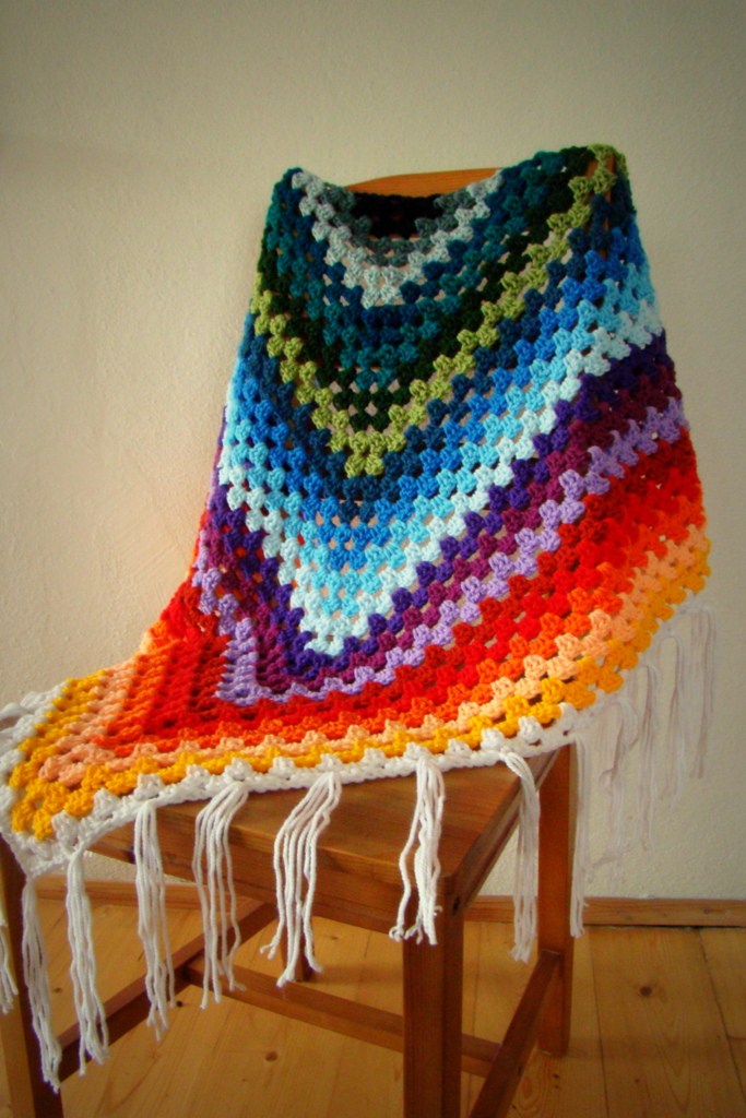 Jako pastelky v krabičce -  maxi háčkovaný šál pro celý rok