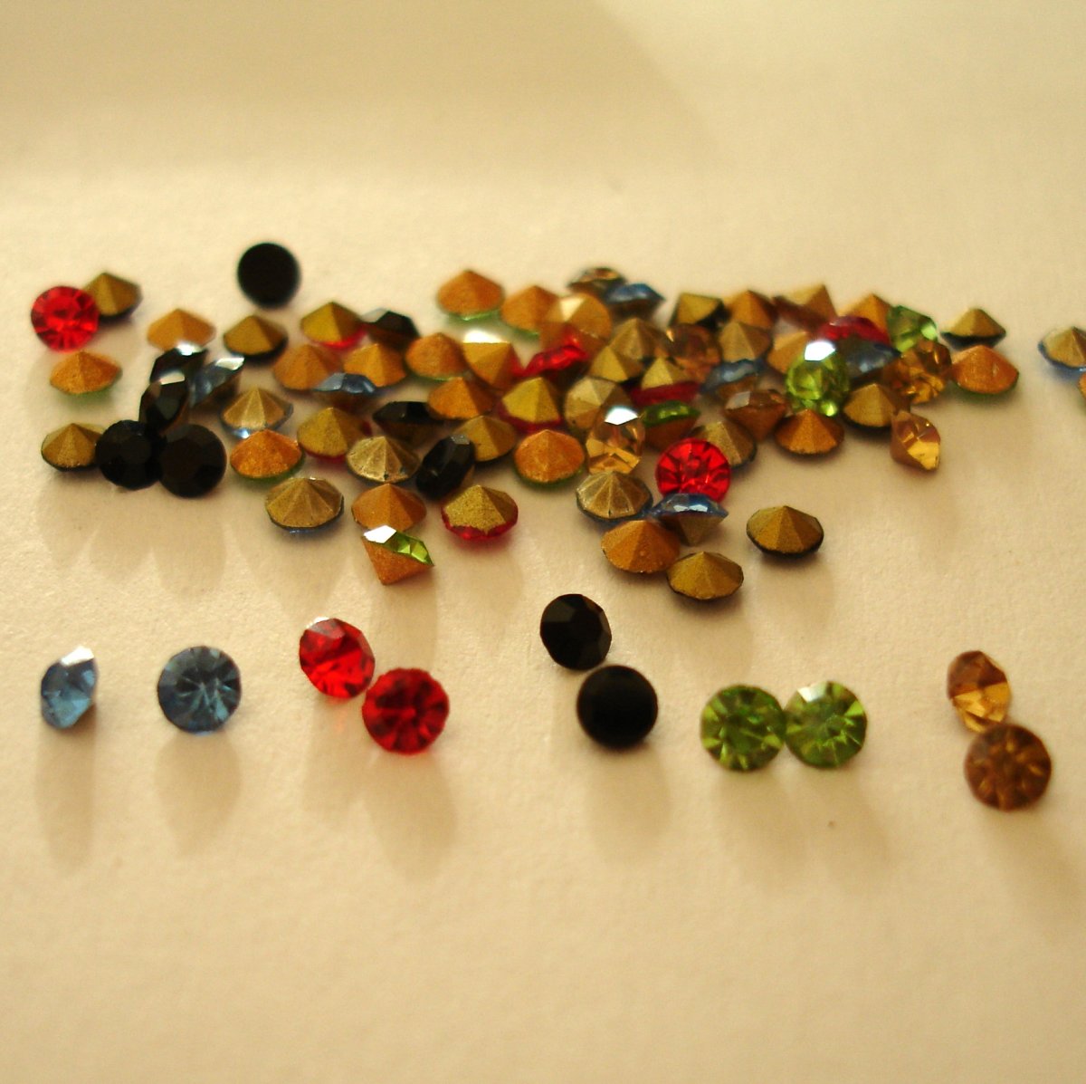 Skleněné šatony SS4 - cca 1,5mm - 50 ks - mix