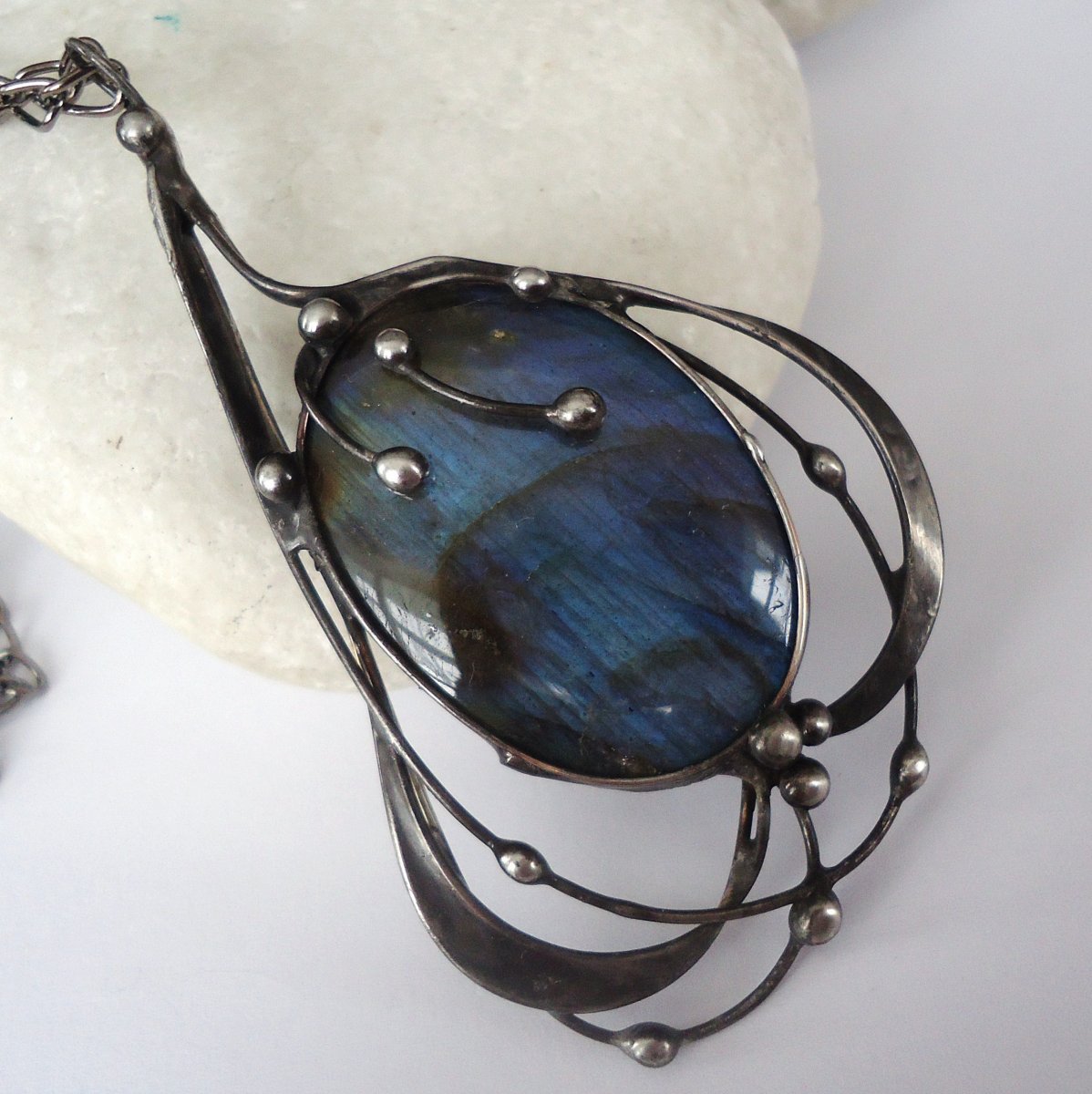 Déšť (labradorit) ...