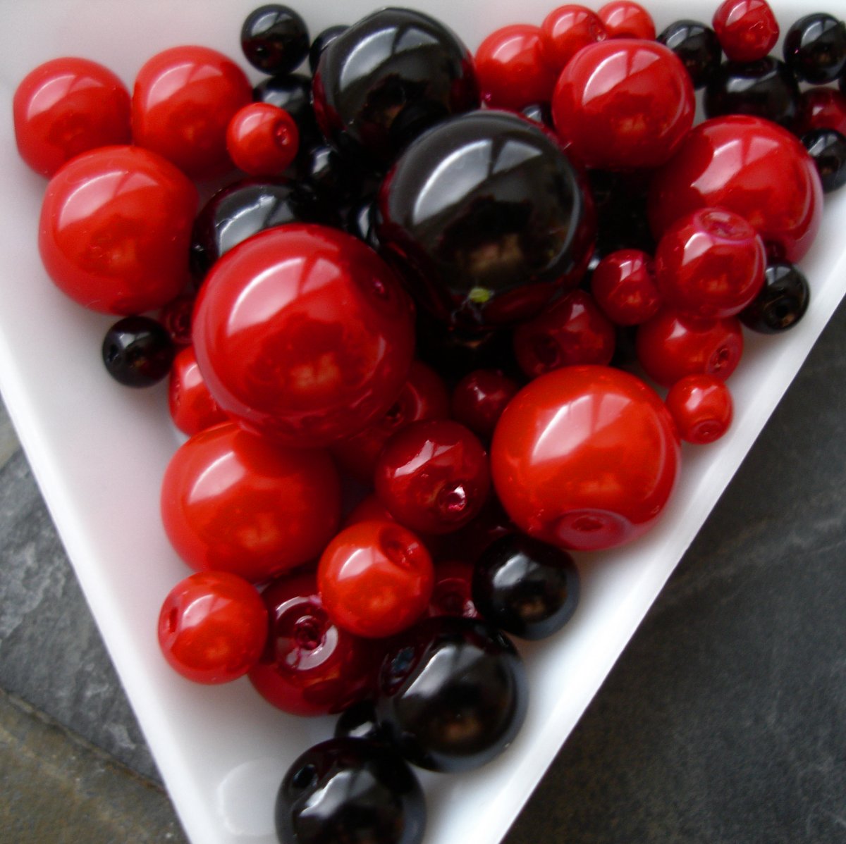 Mix voskovaných kuliček - 30 g - červeno-černý