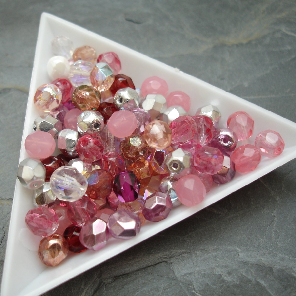 Broušené korálky 6mm mix růžový - 20 ks