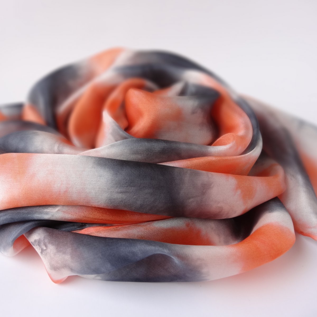 Něžná tygřice - hedvábná šála