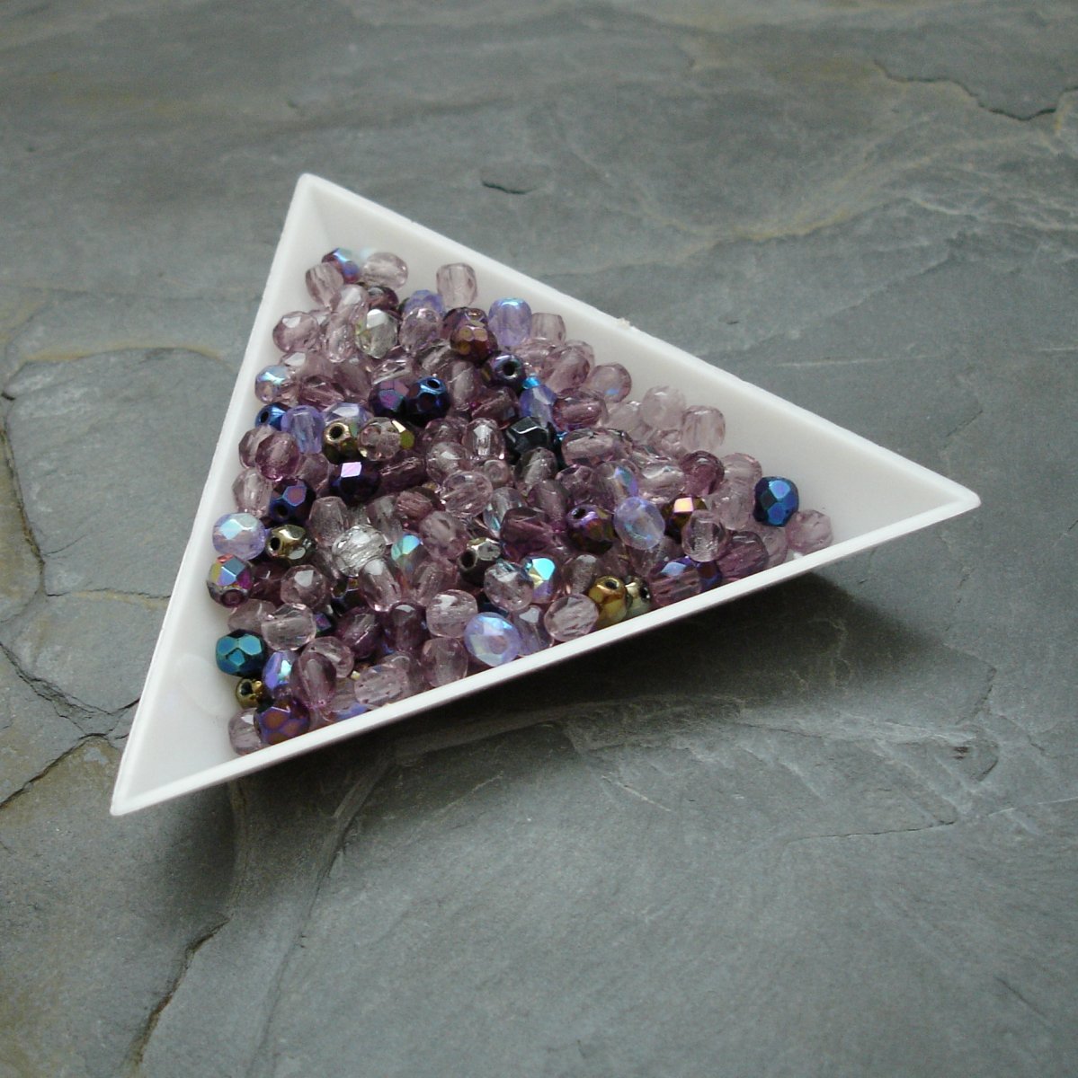 Broušené korálky 4mm mix fialový - 30 ks