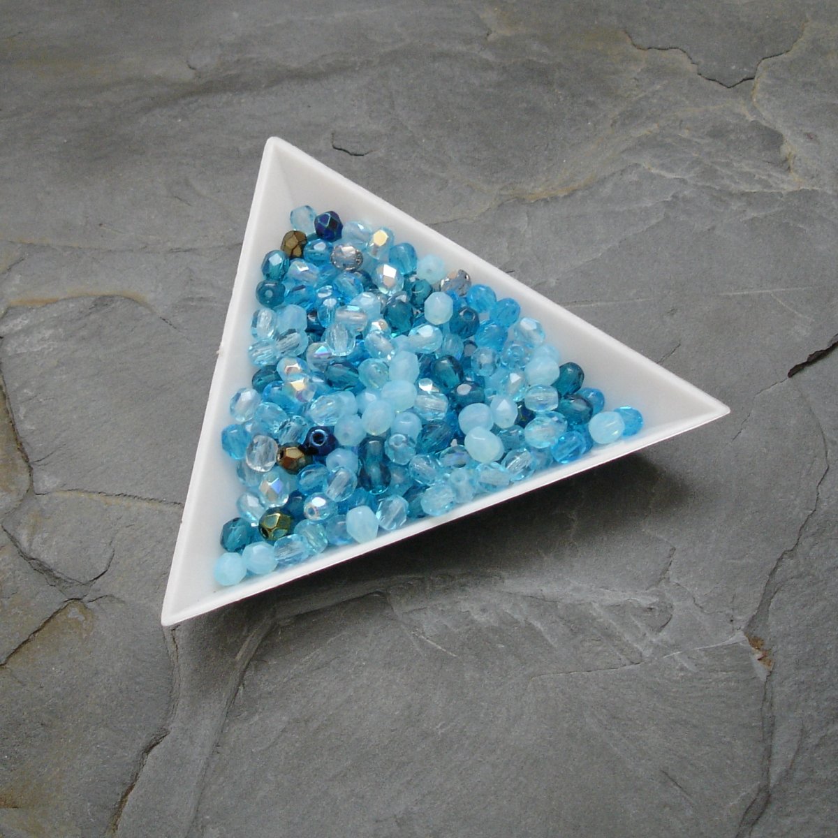 Broušené korálky 4mm mix modrý aqua - 30 ks