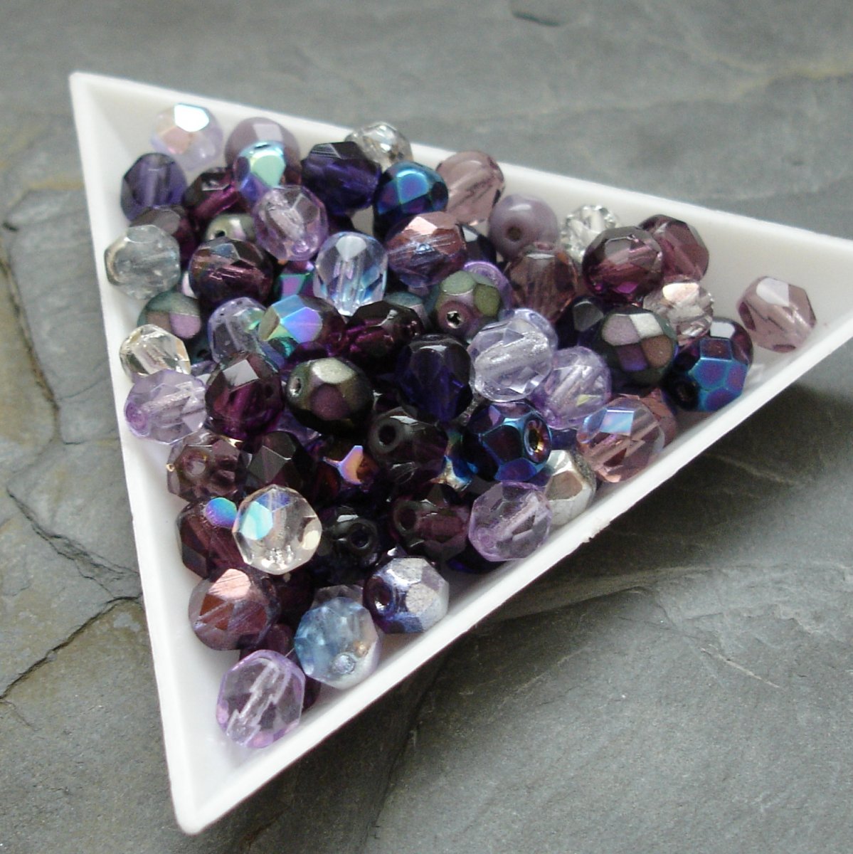 Broušené korálky 6mm mix fialový - 20 ks