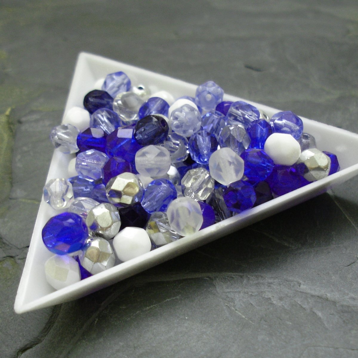 Broušené korálky 6mm mix modrý - 20 ks