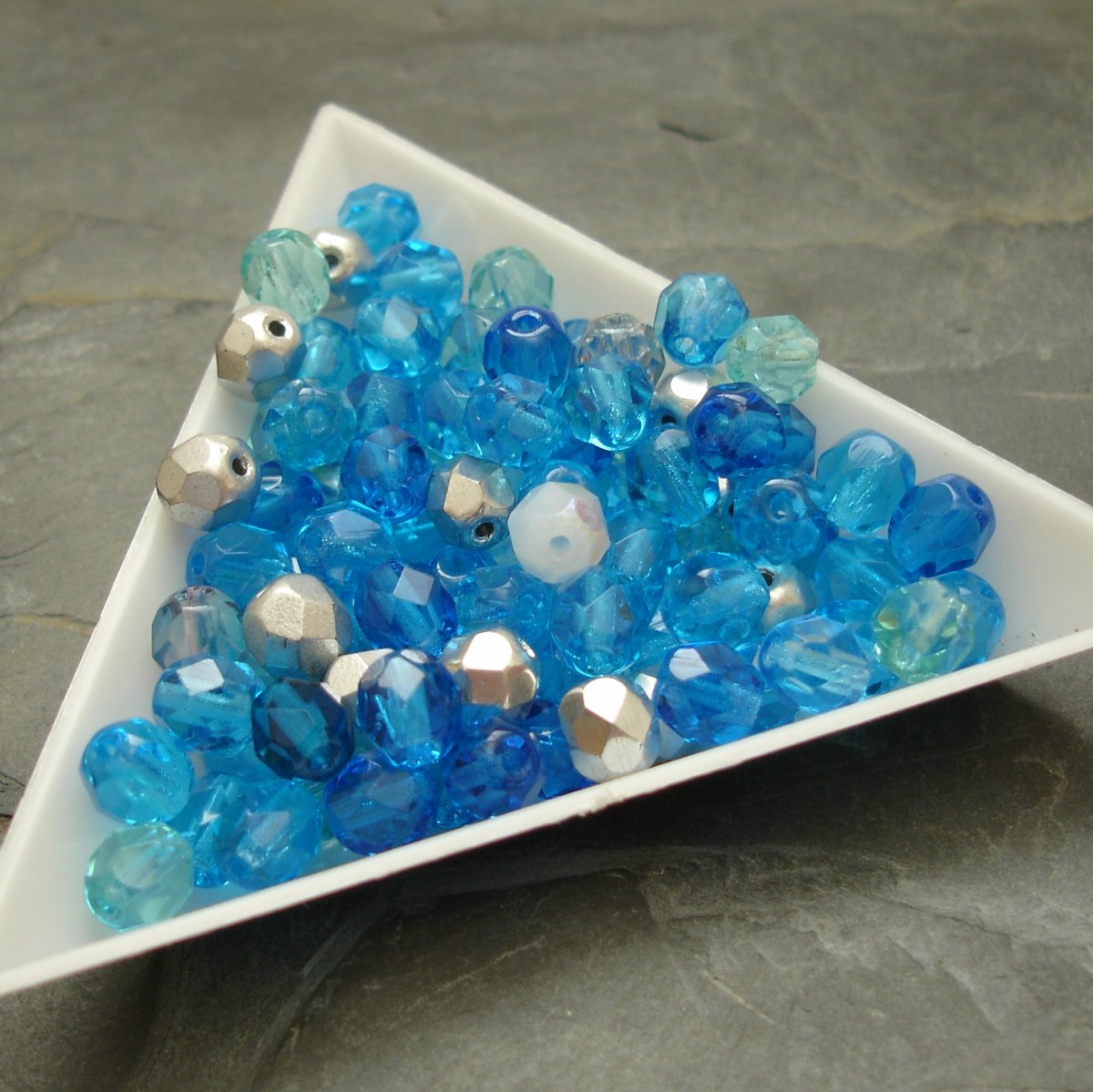 Broušené korálky 6mm mix modrý aqua - 20 ks