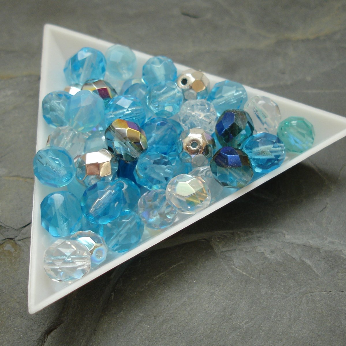 Broušené korálky 8mm mix modrý aqua - 10 ks