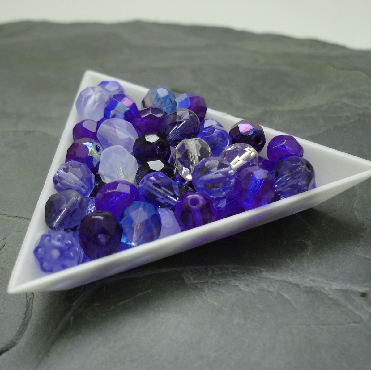 Broušené korálky 8mm mix modrý - 10 ks