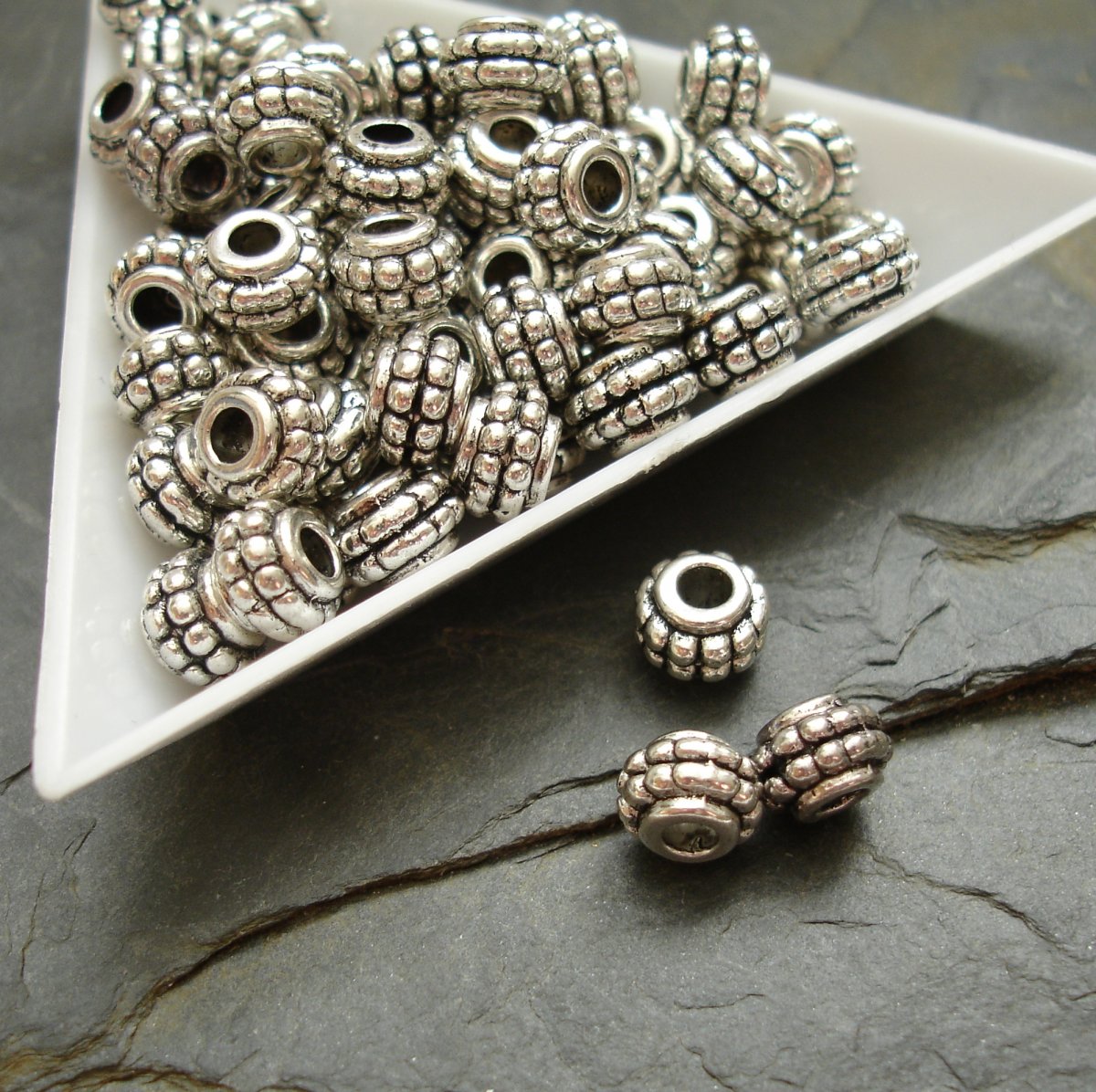 Kovový korálek 7x5mm - 10 ks - starostříbro