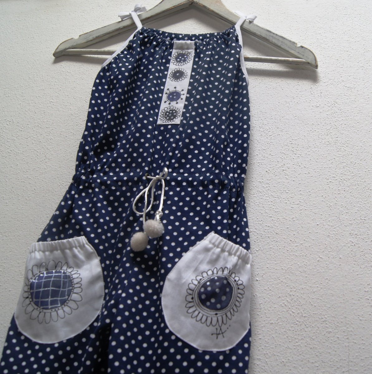 Puntíkatý malovaný dívčí overal vel. 104-110