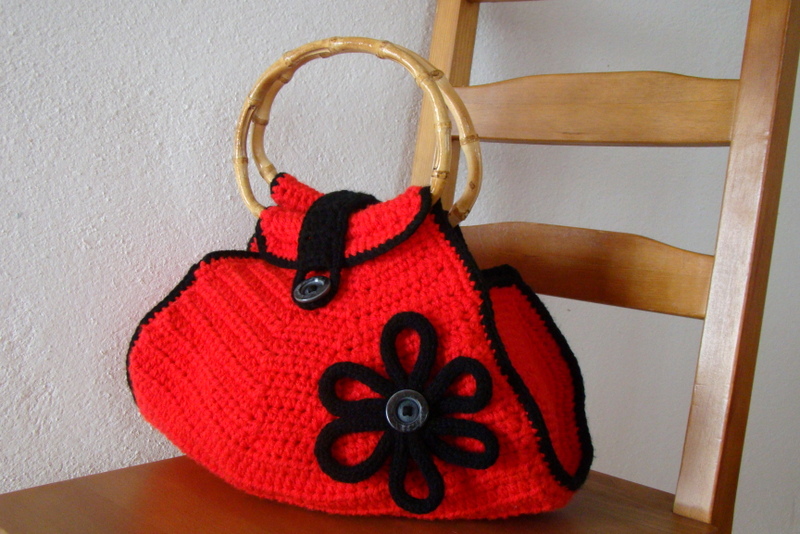 Něco červeného, jen tak do ručky...