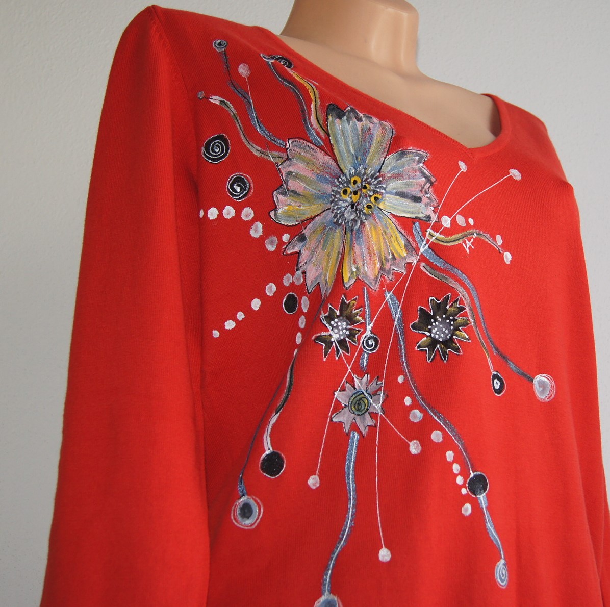  Jahodový malovaný pulover 