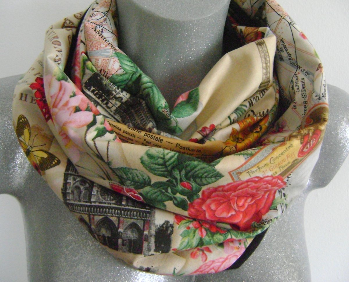 nekonečná šála rozkvetlá Paříž