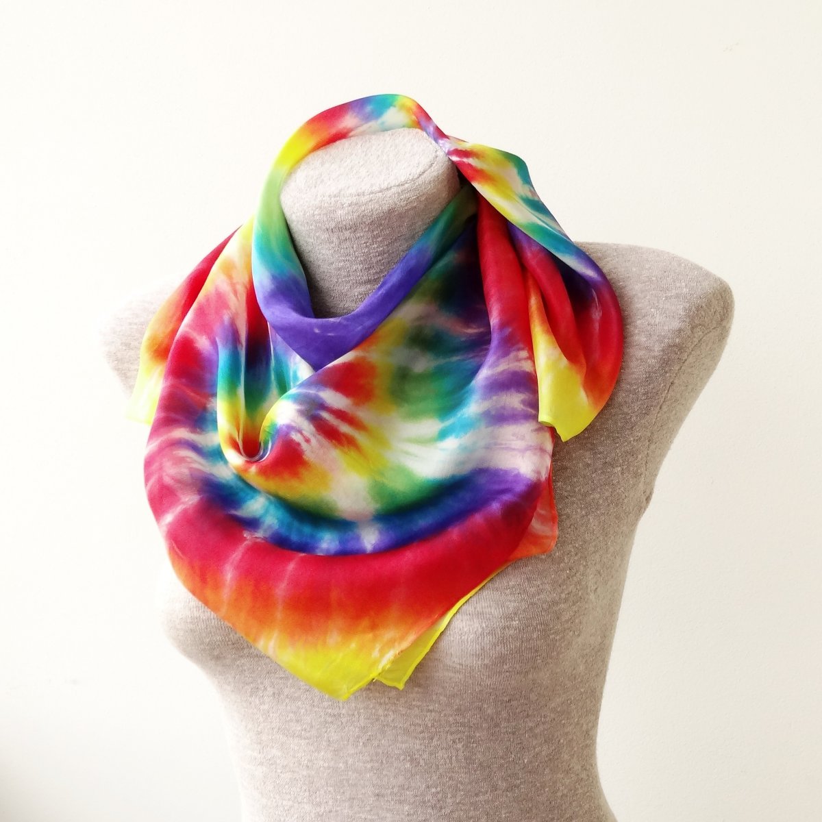 Dětský hedvábný šátek duhový  