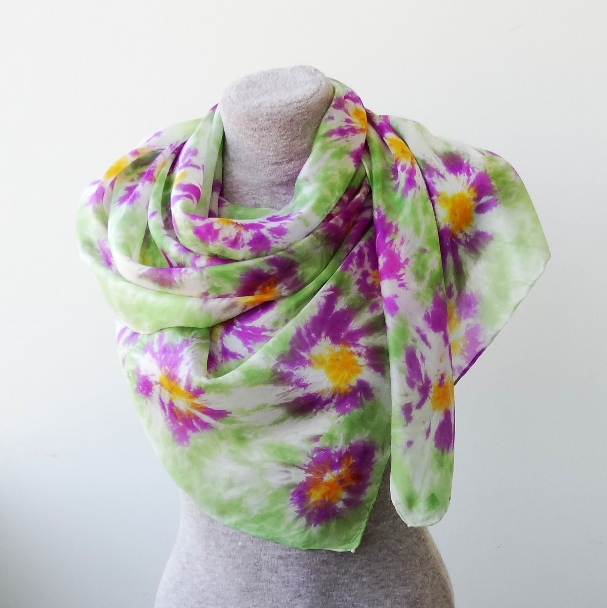 Jarní fialky - hedvábná šála