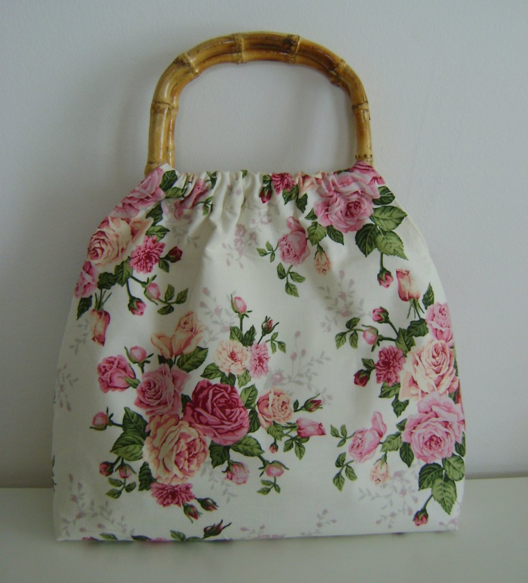 Kabelka s bambusovými uchy Růžičky2