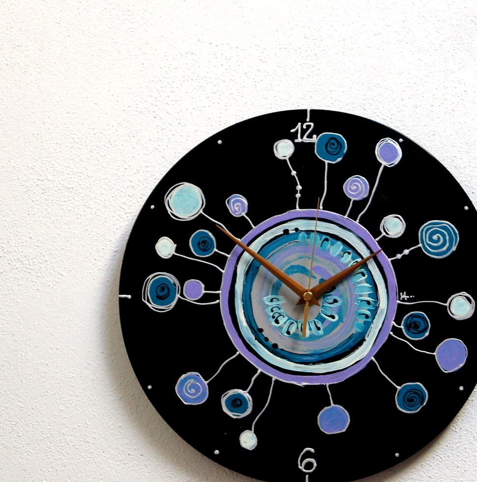 Originální vinylové hodiny kuličkové modré