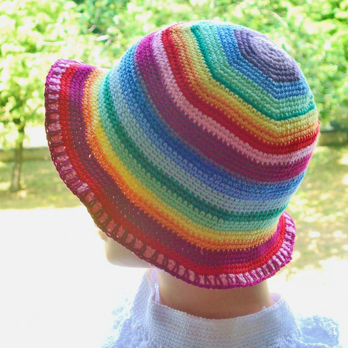 Letní háčkovaný klobouk