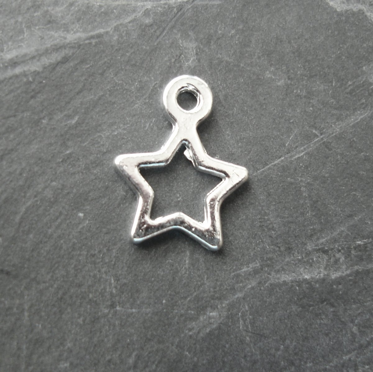 Přívěsek hvězdička cca 14x11mm - 4 ks -ST