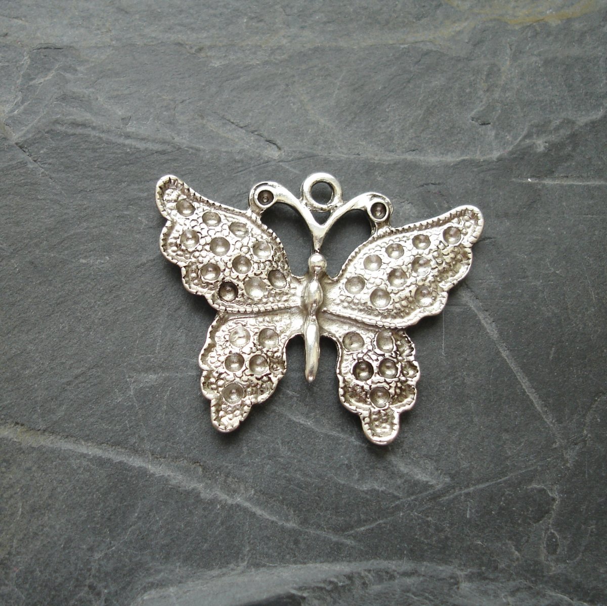 Přívěsek motýl cca 33x25 mm - 1 ks - starostříbrný