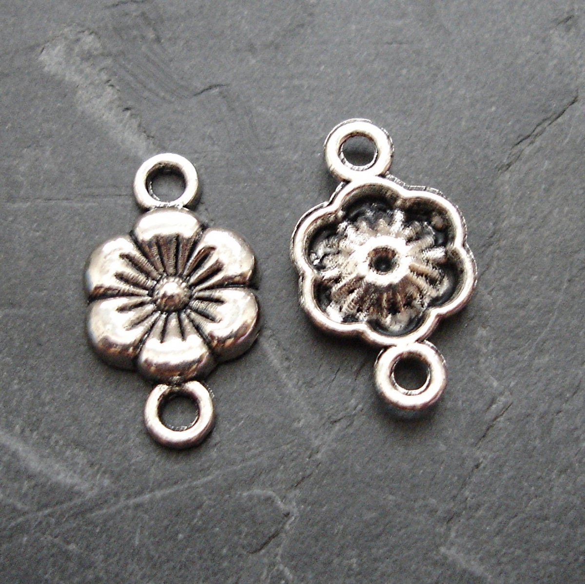Spojovací díl květ 17x10x2 mm - 4 ks -starostříbro