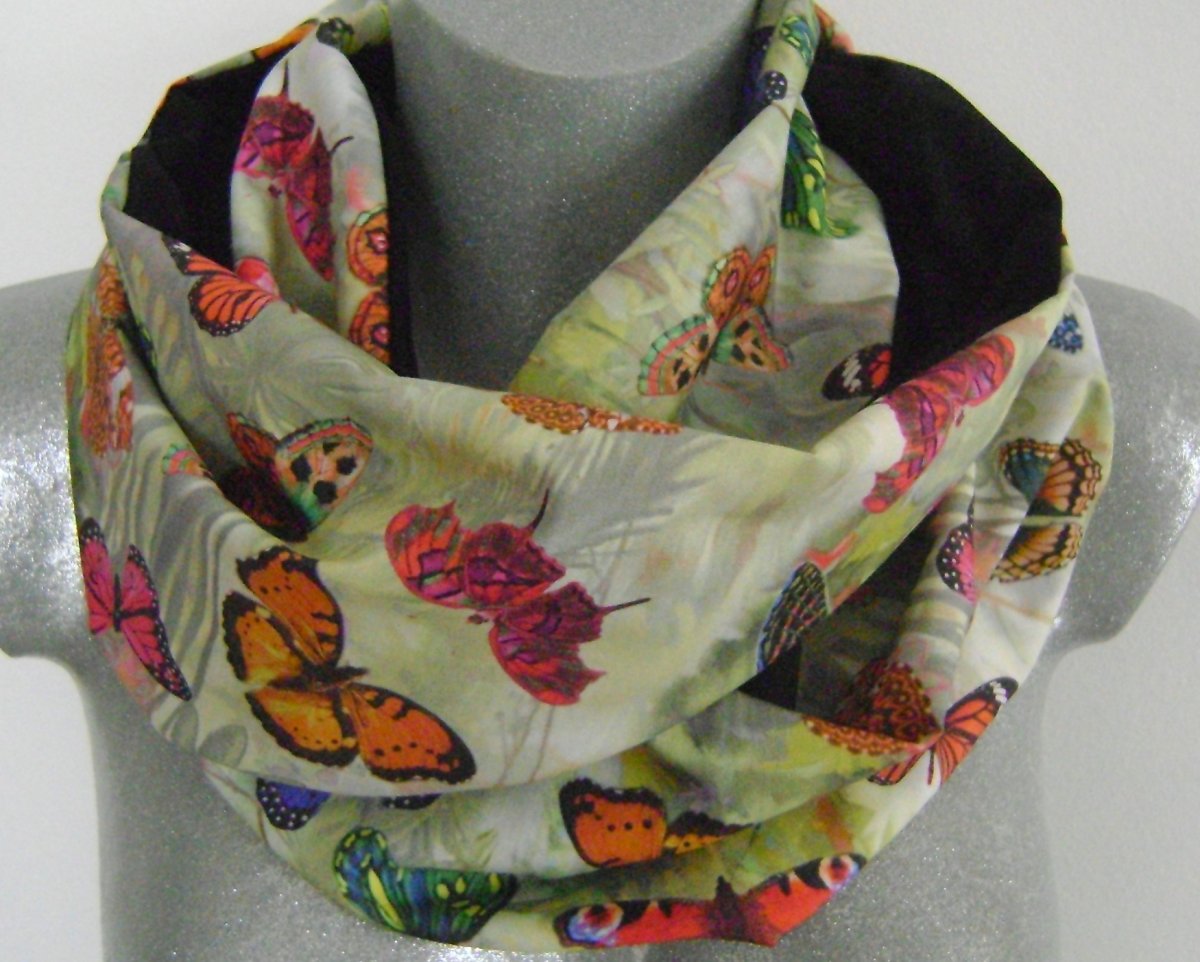nekonečná šála Motýlková