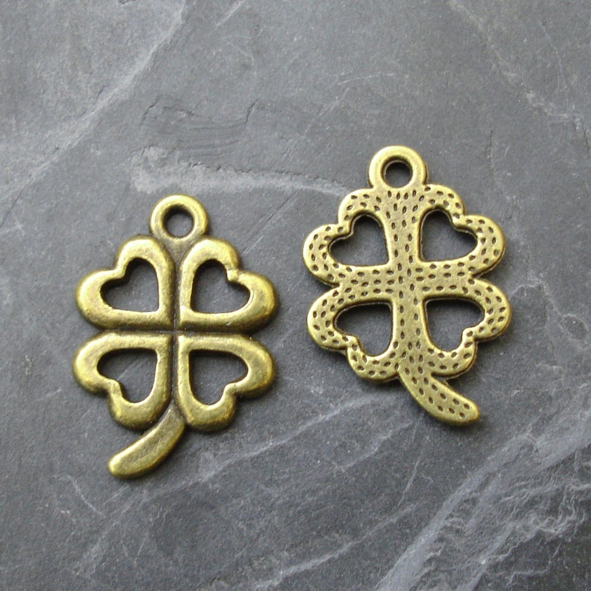 Přívěsek čtyřlístek 15x20 mm - 2ks - starobronzový