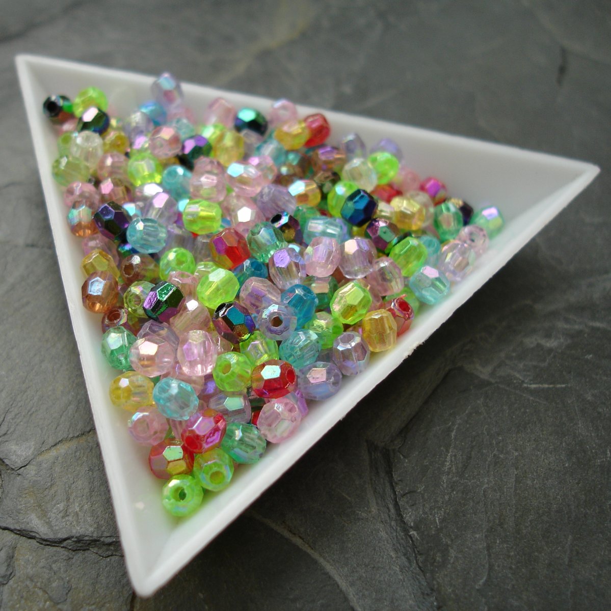 Plastové korálky 4mm - mix - 5g - cca180 ks