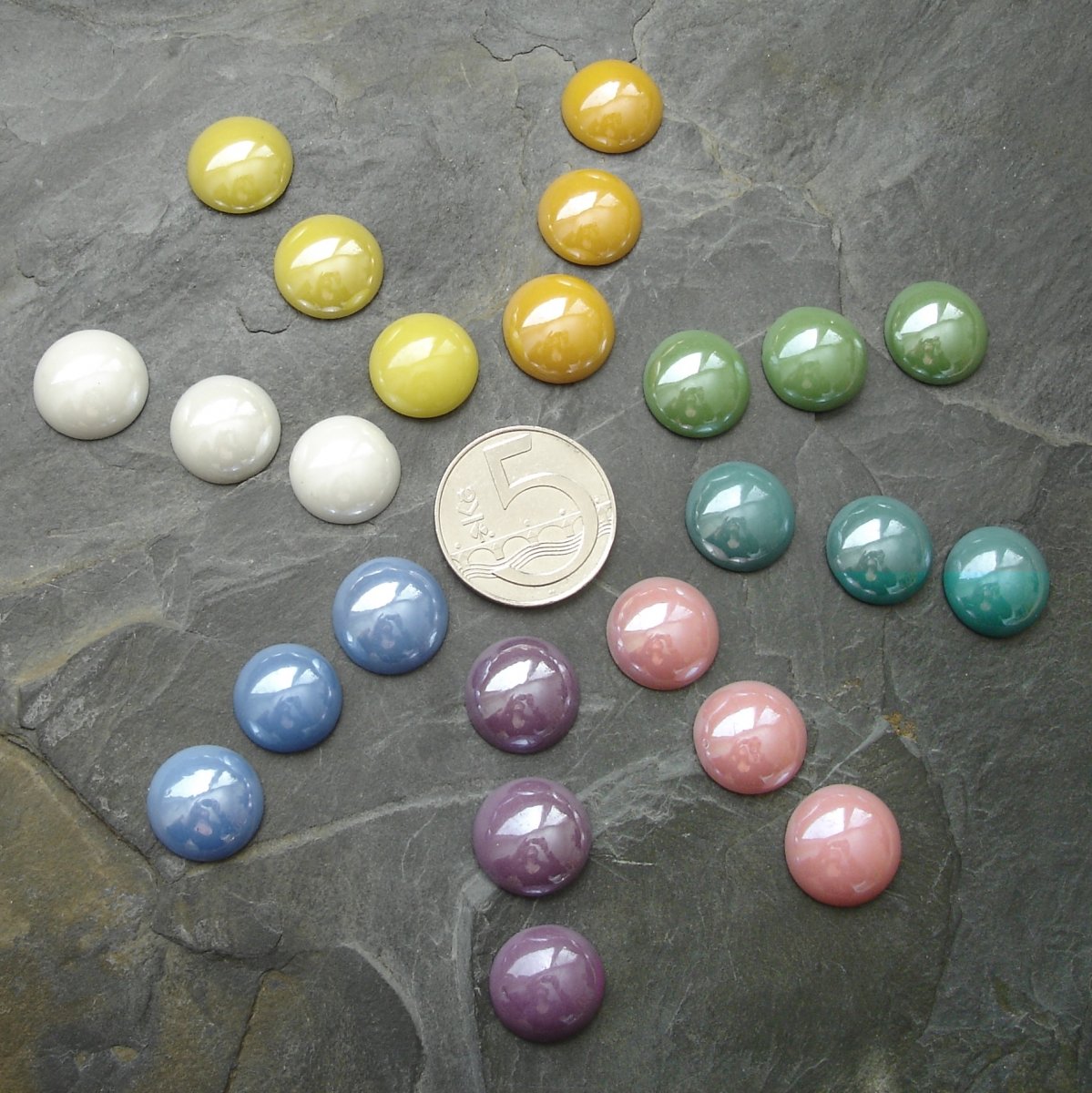 Skleněný kabošon 14mm - mix - 20 ks