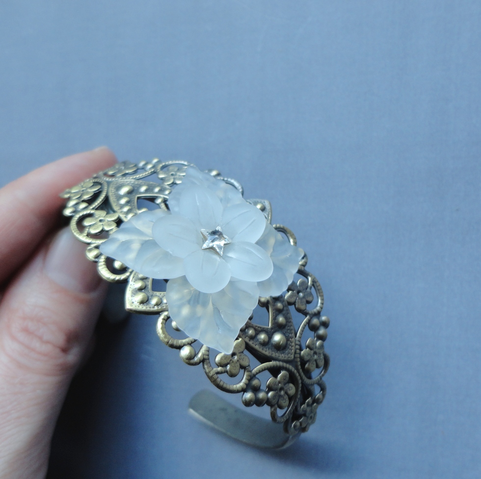 Už rozkvetly náramek