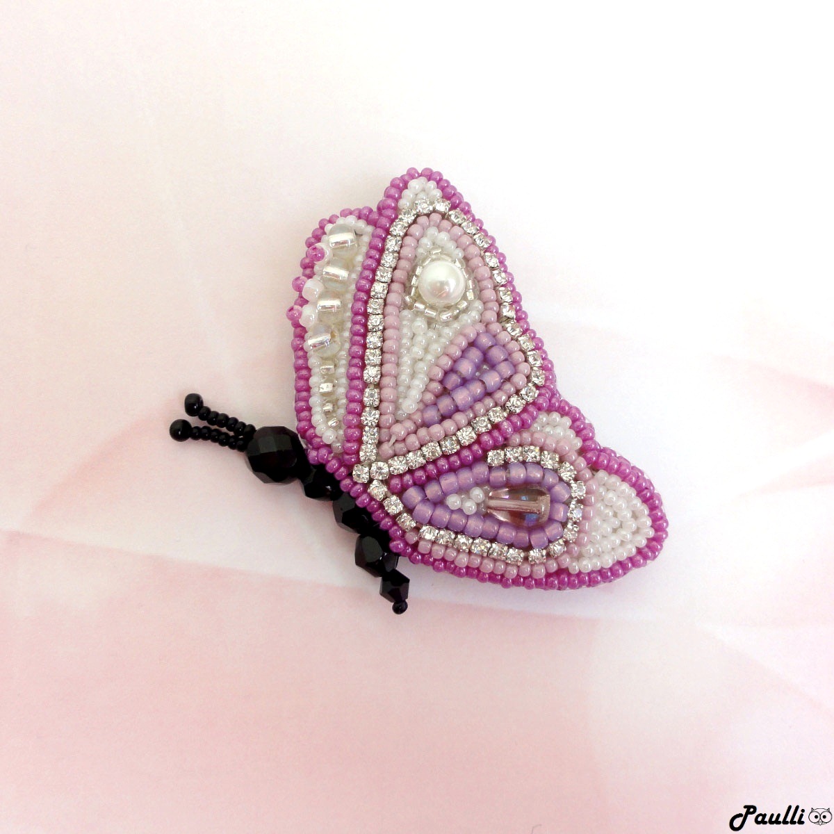 Fialkový motýlek z korálků