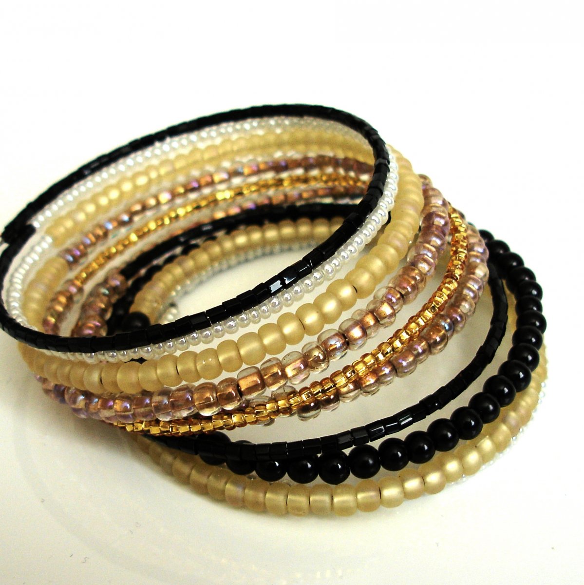 Náramek paměťový - béžovo-černý