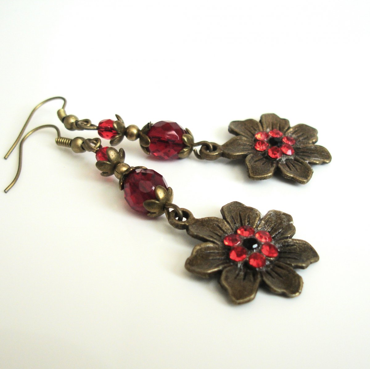 Náušnice - kytička s kamínky červená SMO