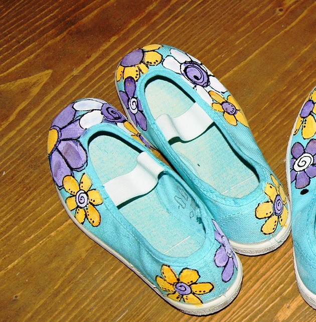 Malované cvičky tyrkysové s kytkou :)