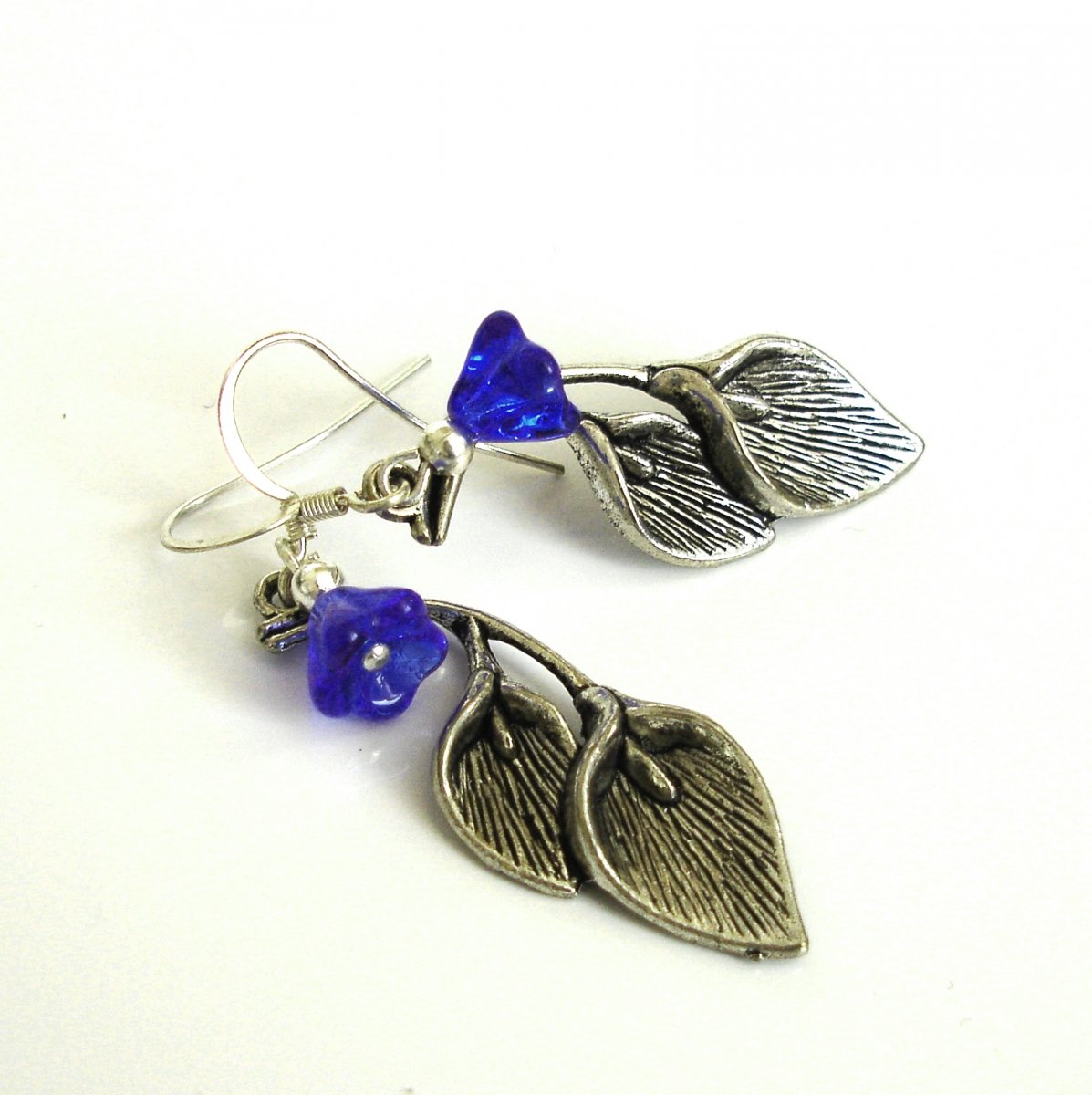 Náušnice s lístečky a zvonečkem - modré