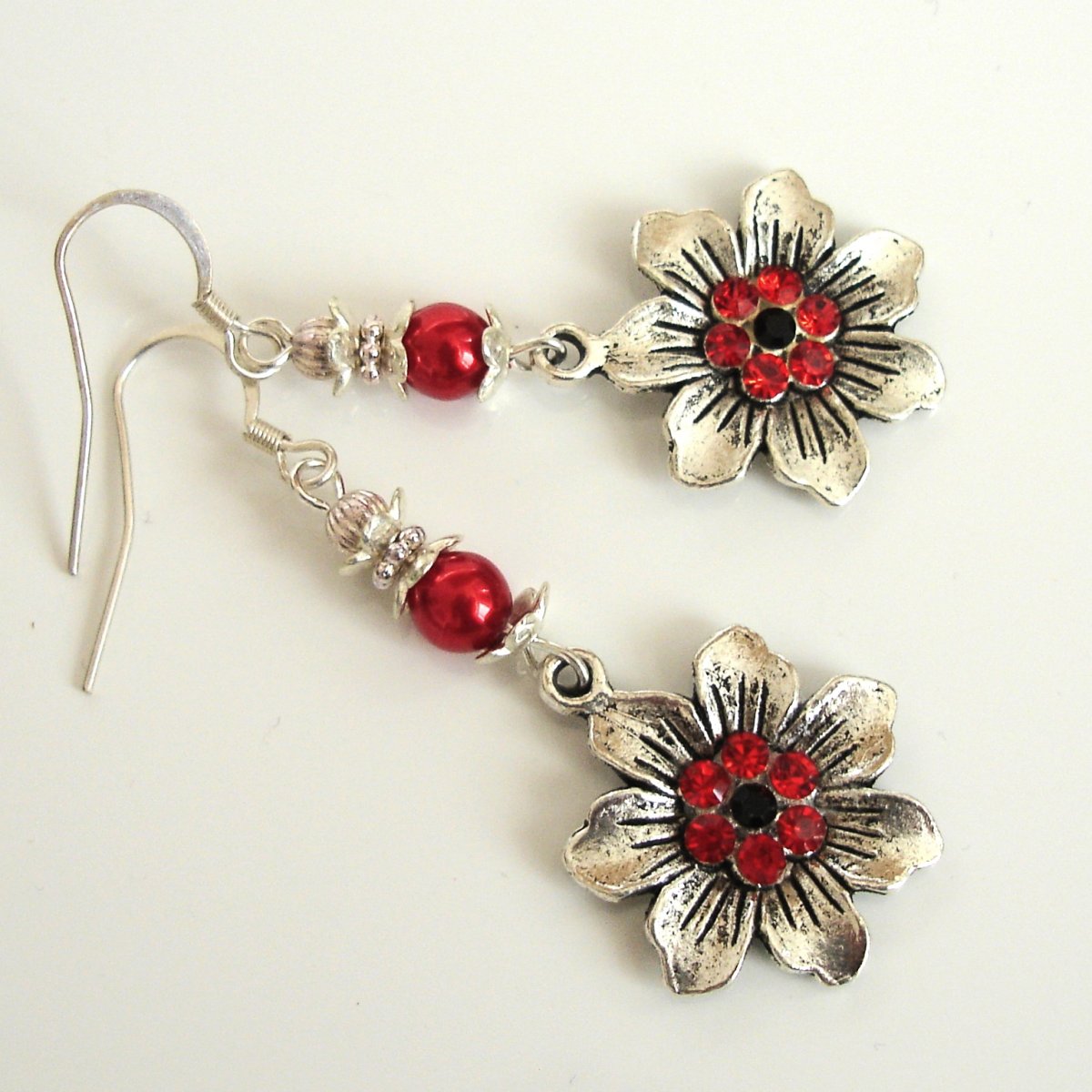 Náušnice - kytička s kamínky červená STS