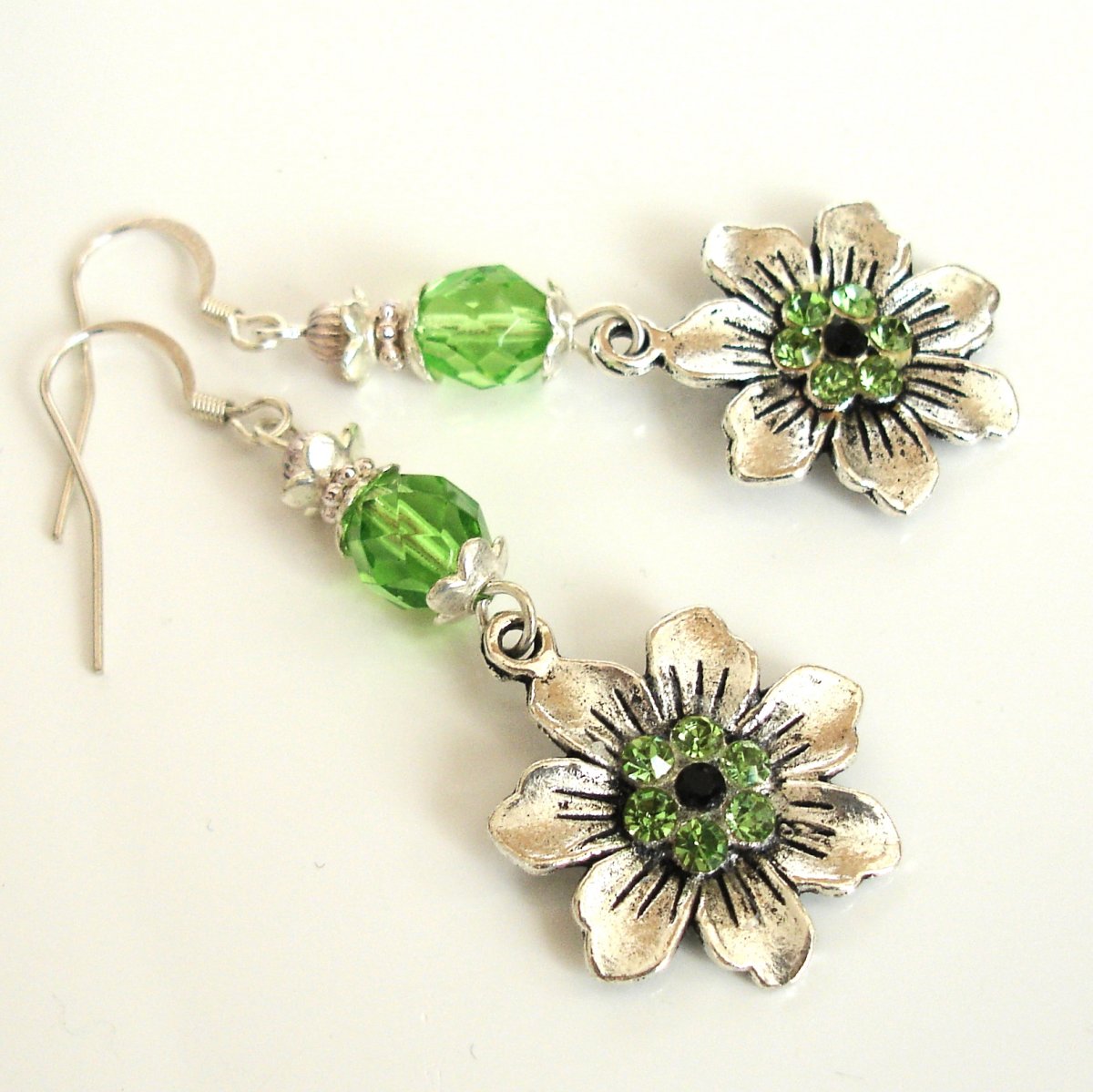 Náušnice - kytička s kamínky zelená STS