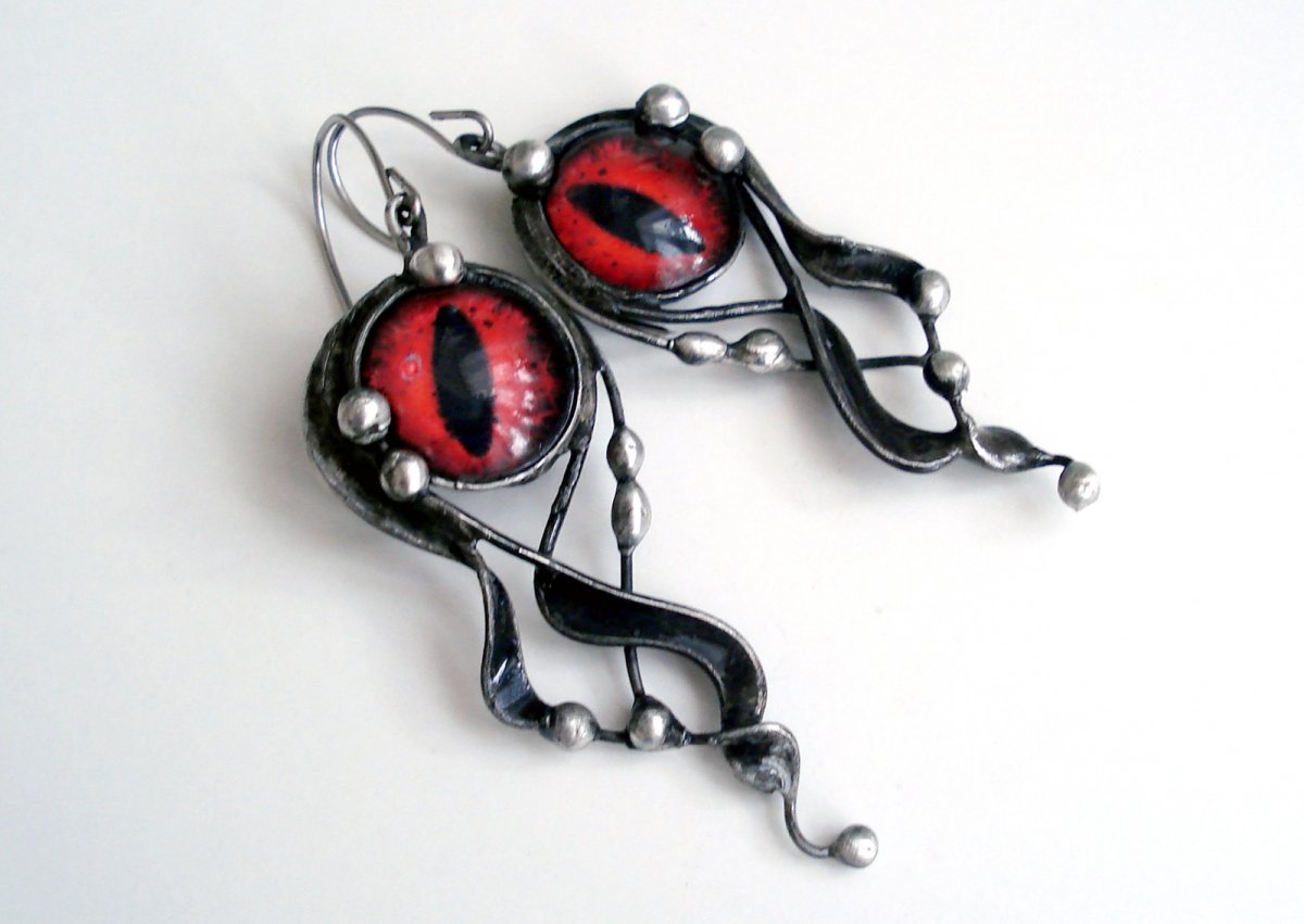 Dračí oči červené