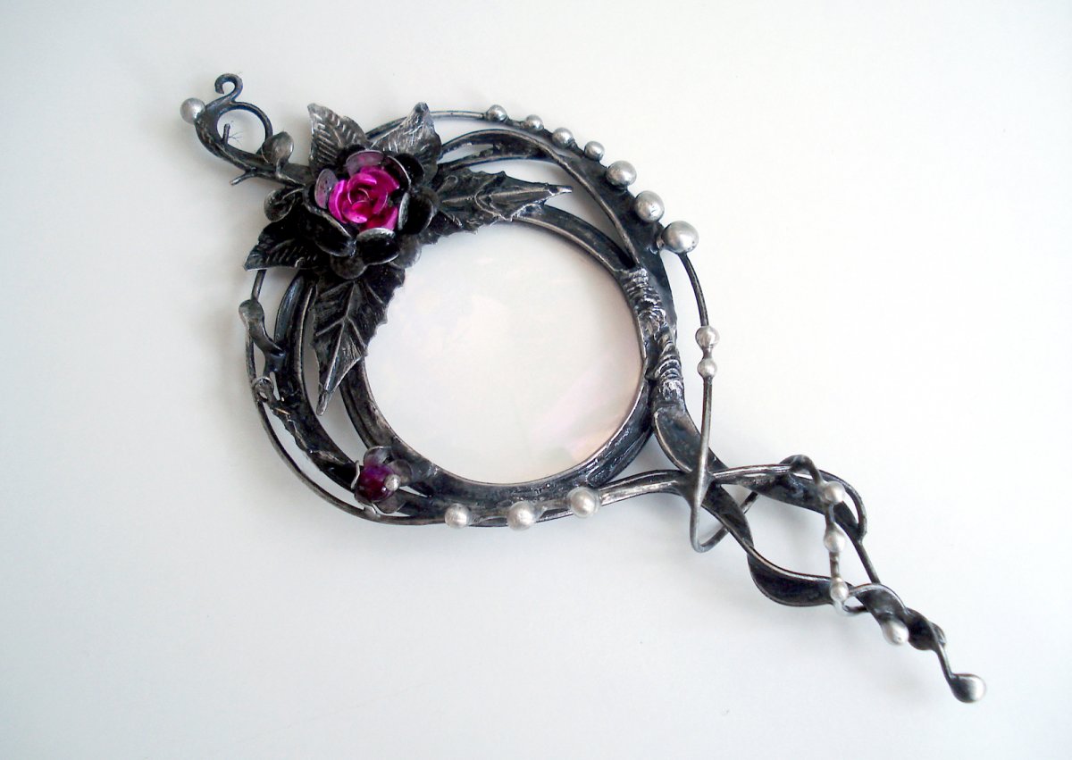 Rozkvetlá optická čočka