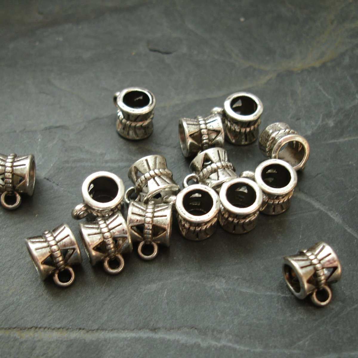 Závěs zdobený 10x7x7 mm - 10 ks - SST