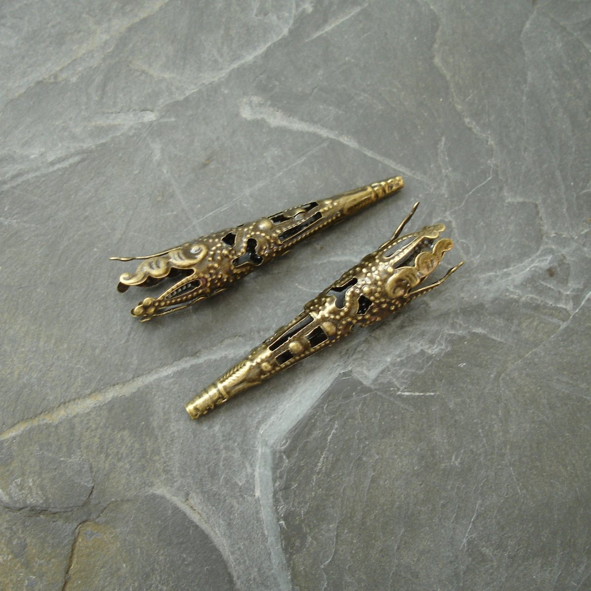 Kaplík dlouhý zdobený 41x8mm - 4 ks - SBO