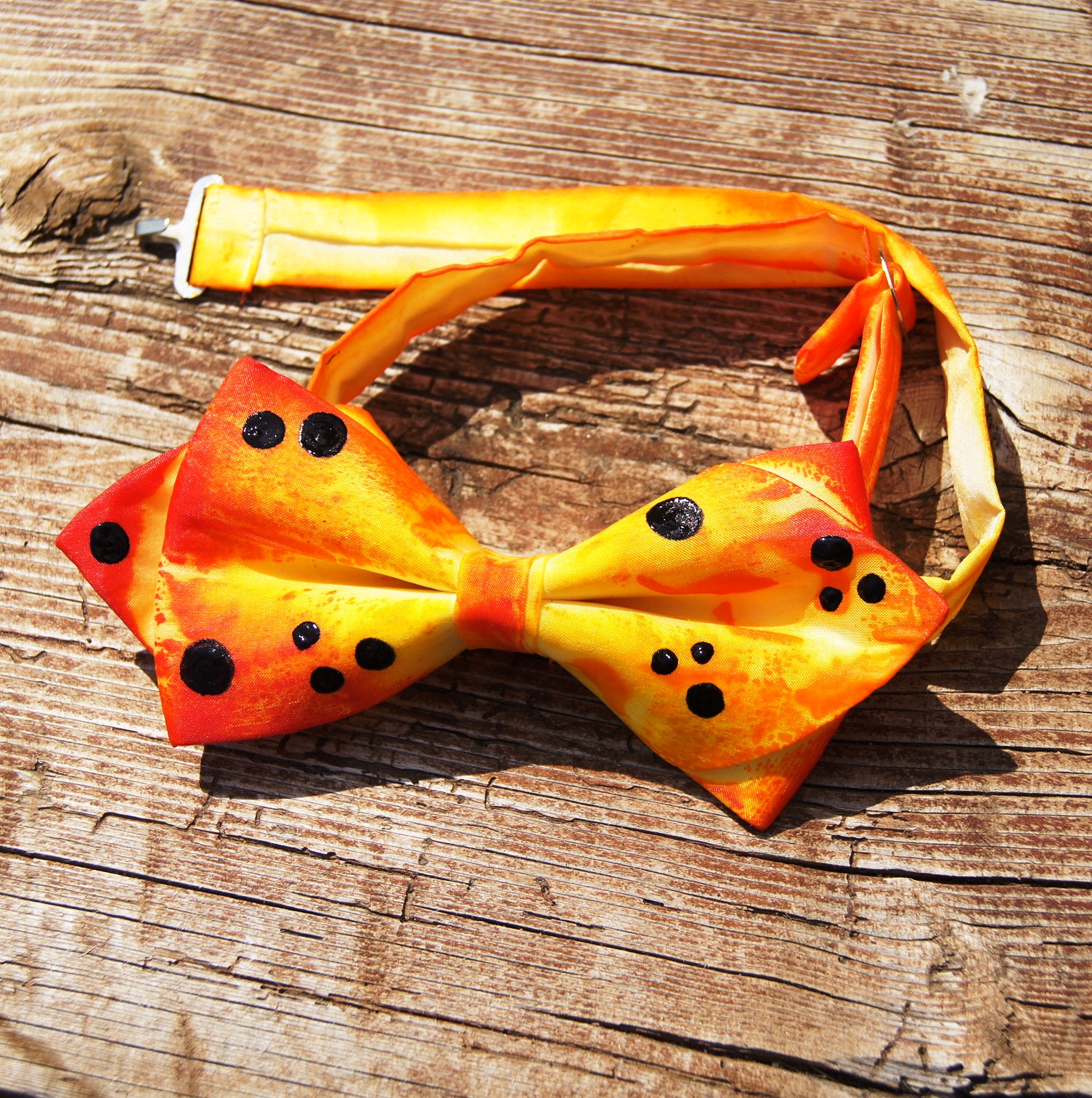 Ručně malovaný hedvábný motýlek