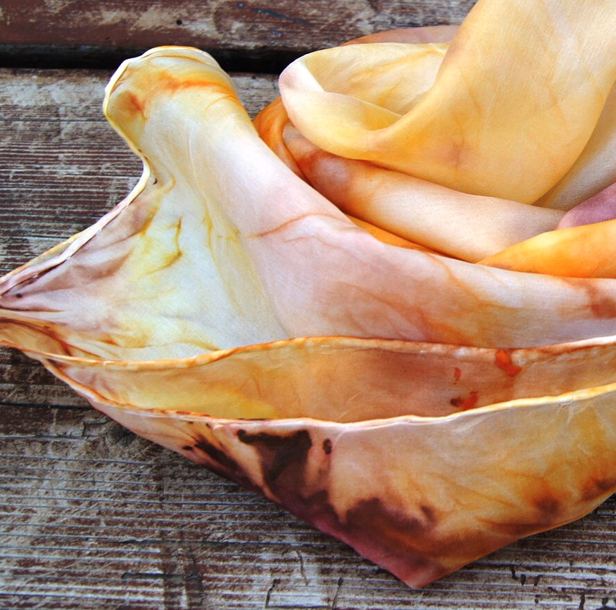 Hedvábný šál žlutohnědý