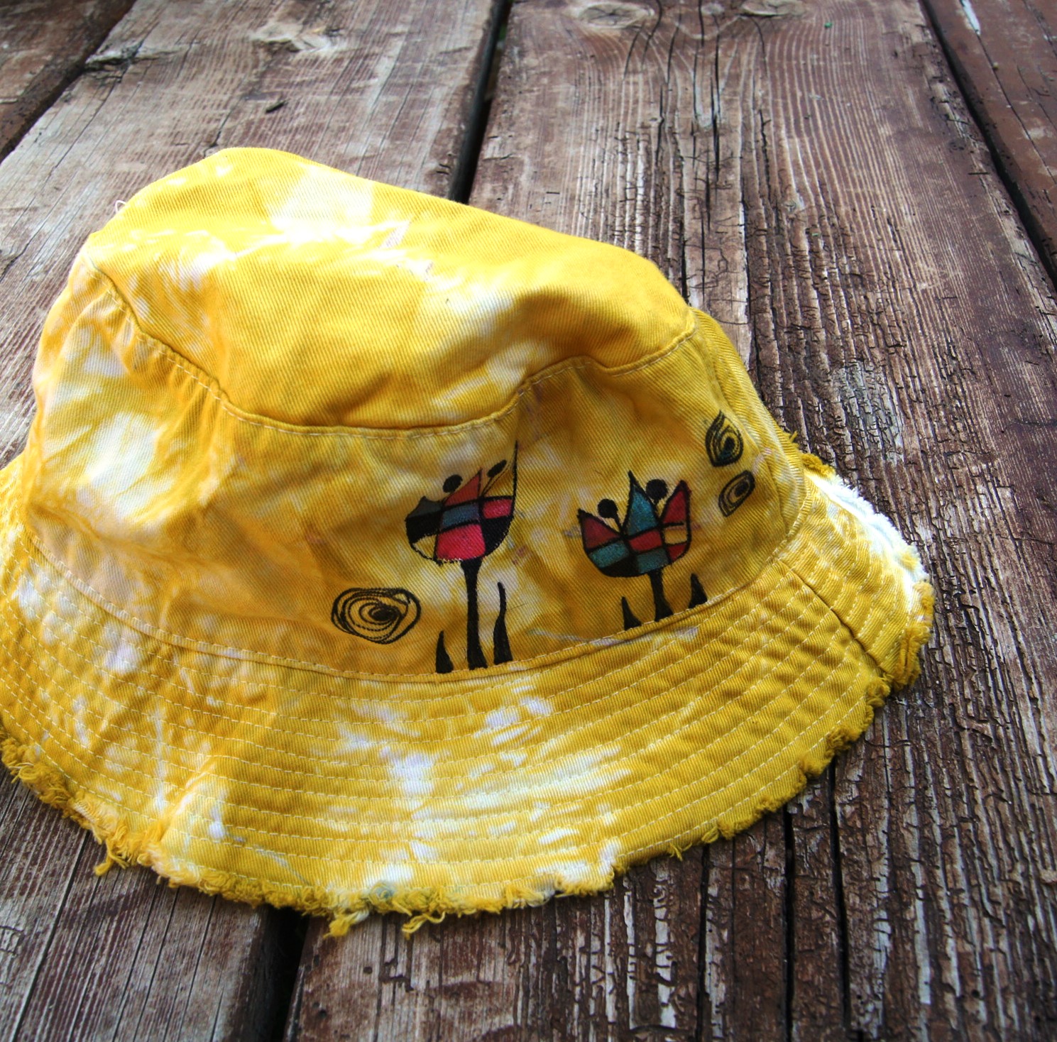 Malovaný klobouček s tulipány