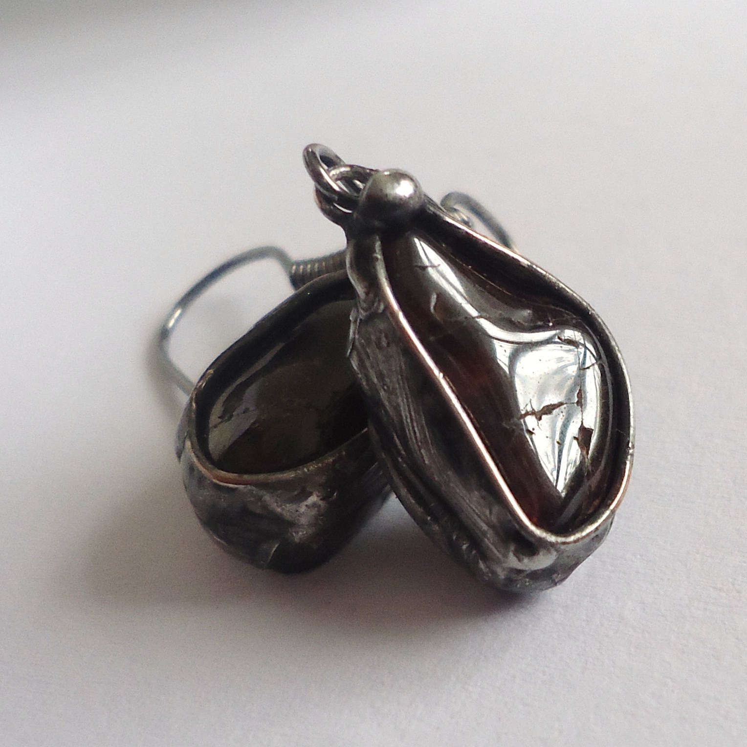 Granátové náušnice