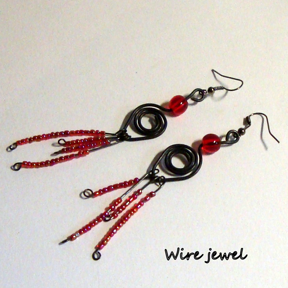 Trhala jahody na stéblo, sem tam jednu zobla