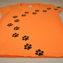 Oranžové dámské triko s kočičími stopami L