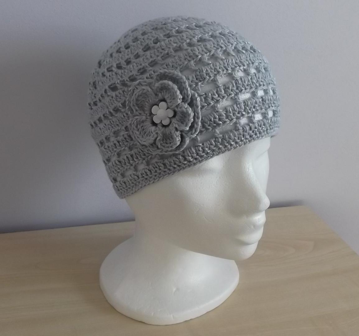 Dámská háčkovaná čapka šedá